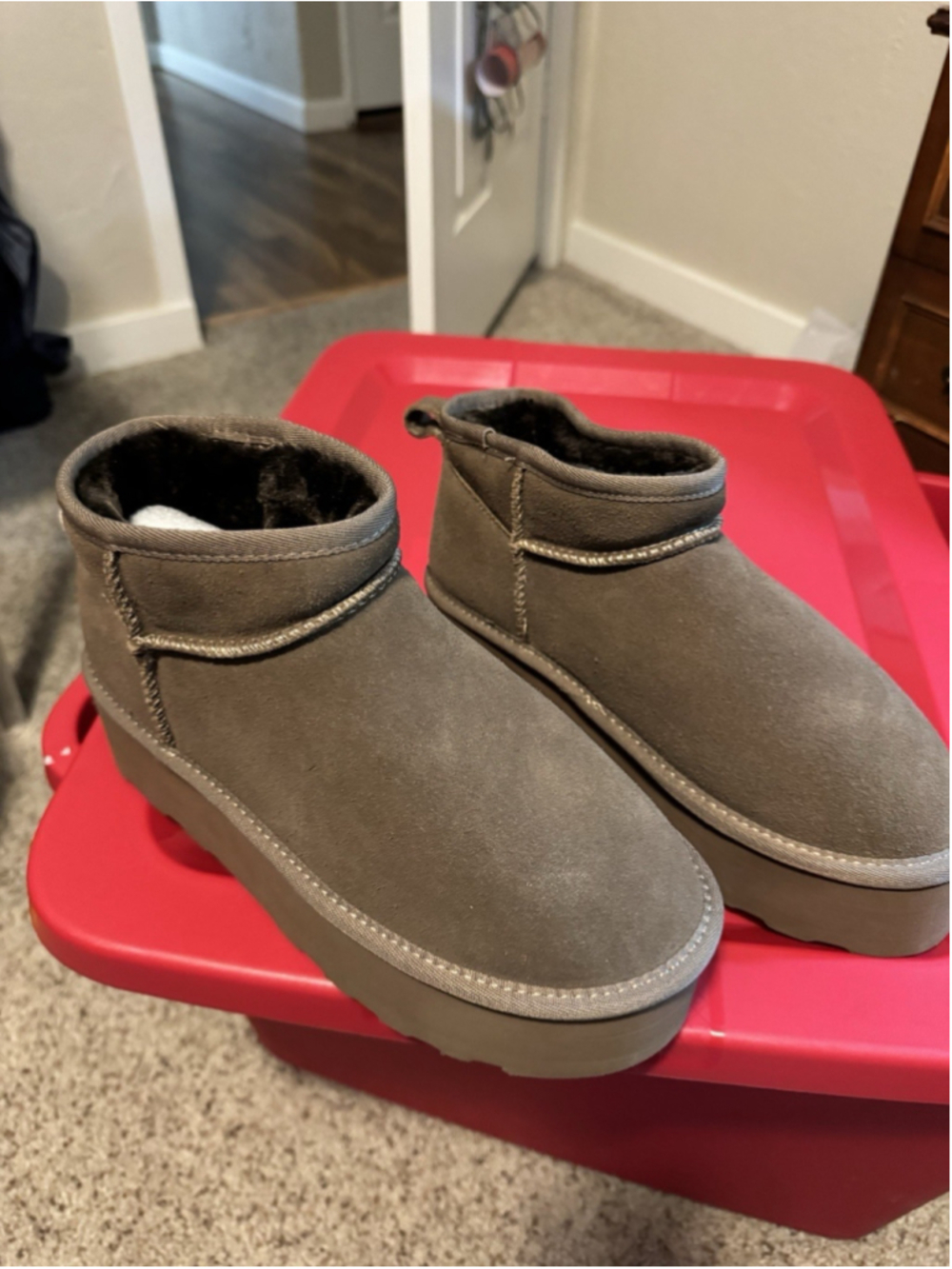 Brand New suede Cushionaire Boots size 9 womans. Retail $70
